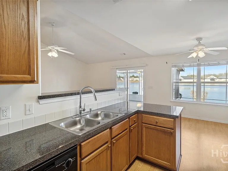 72 Lake Shore Blvd — Photo 12