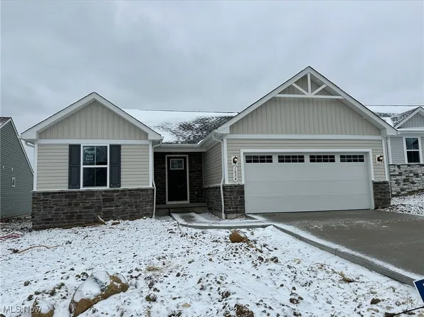 1034 Bookman Ave, Akron, OH 44312