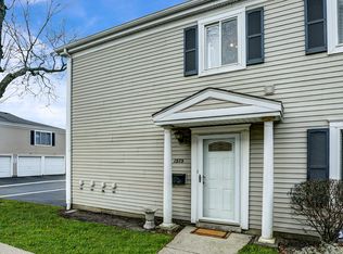 1575 Quaker Ln #108-D, Prospect Heights, IL 60070