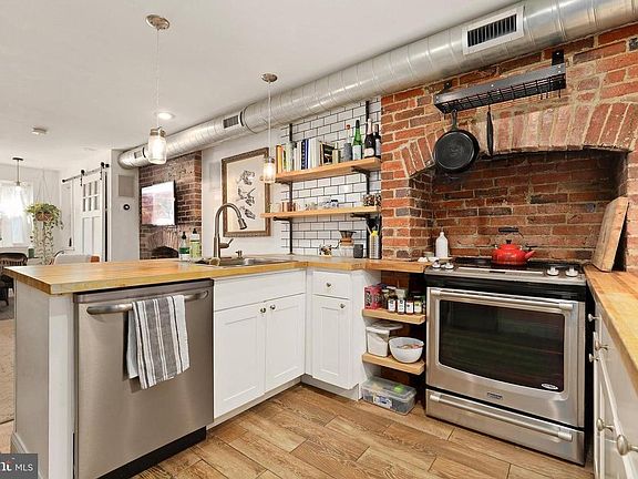 3rd image of 1827 5th St NW Floor 2