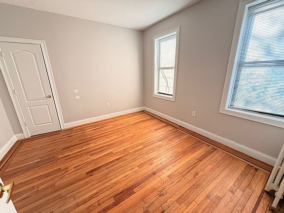 5th image of 503 Baldwin Ave #33E