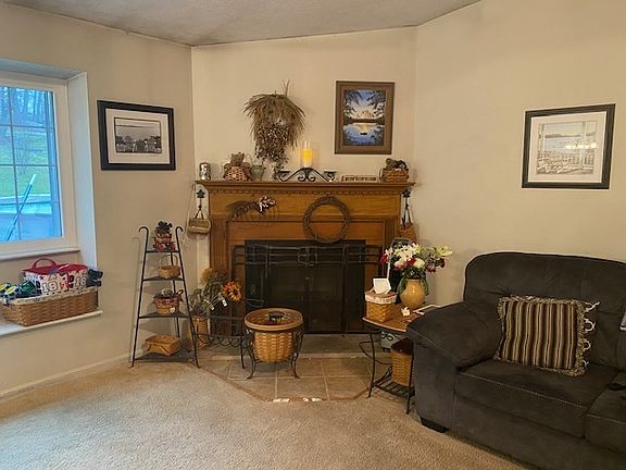 3rd image of 360 E Brittany Way
