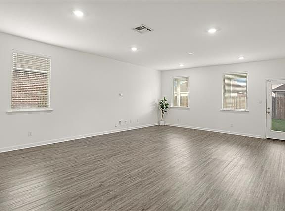 3rd image of 5225 Summer Pecan Rd