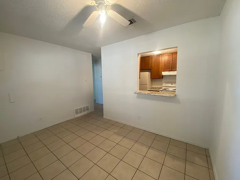 2414 Bunker Hill Dr #B — Photo 7