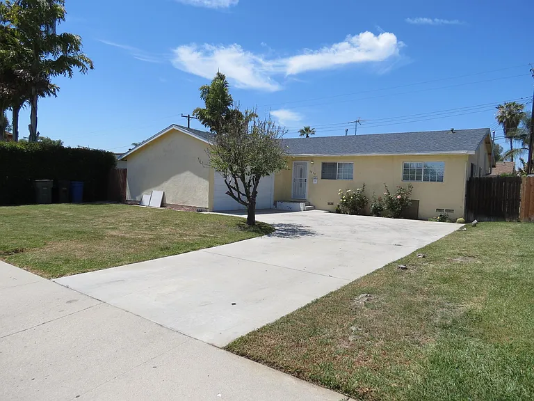 1815 Morrison St — Photo 2