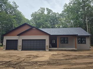918 N Scenic Dr, Muskegon, MI 49445