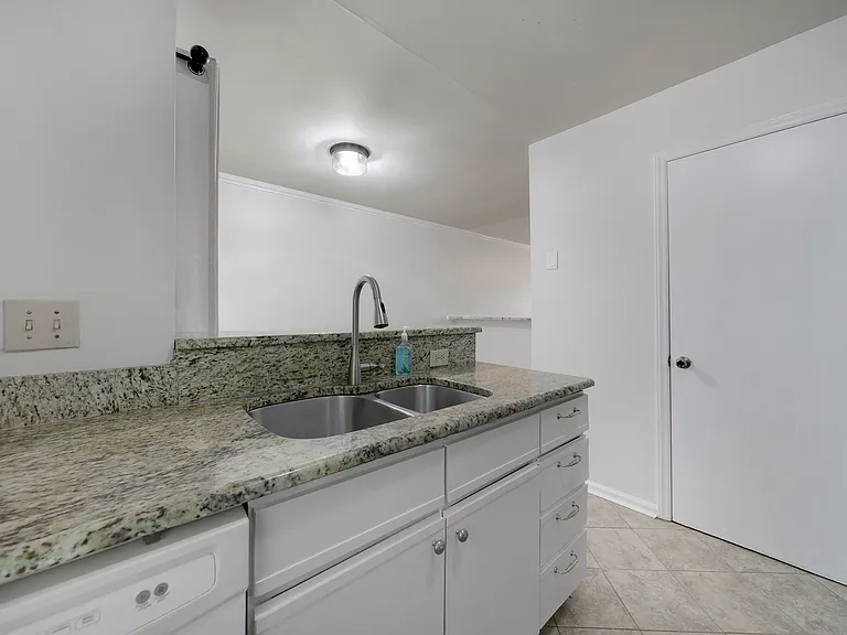 8105 Circle Tree Ln — Photo 12