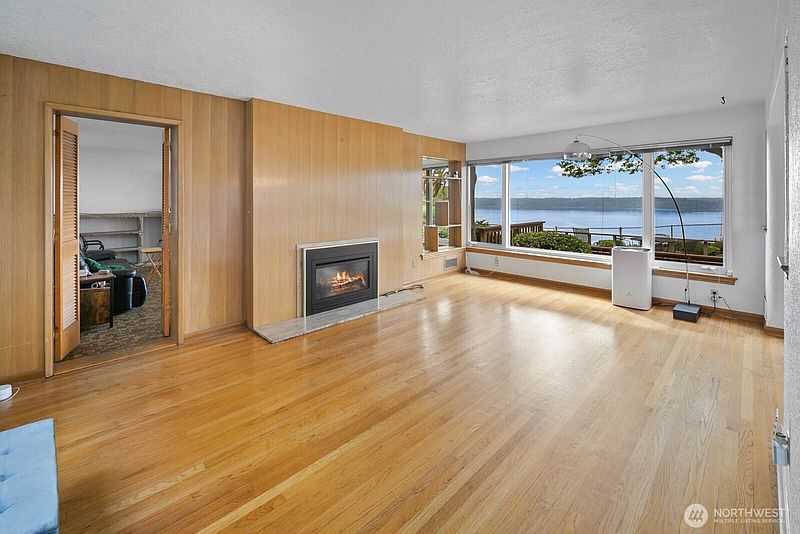 5th image of 10445 Marine View Drive SW