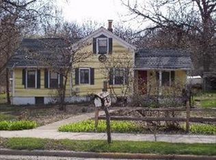 335 Elgin Ave, Dundee, IL 60118