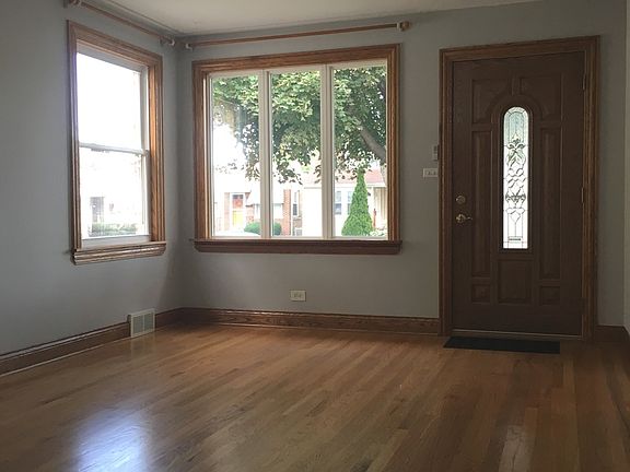 3rd image of 5410 N Moody Ave