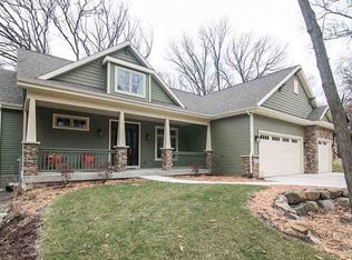 5827 Woods Edge Rd, Fitchburg, WI 53711