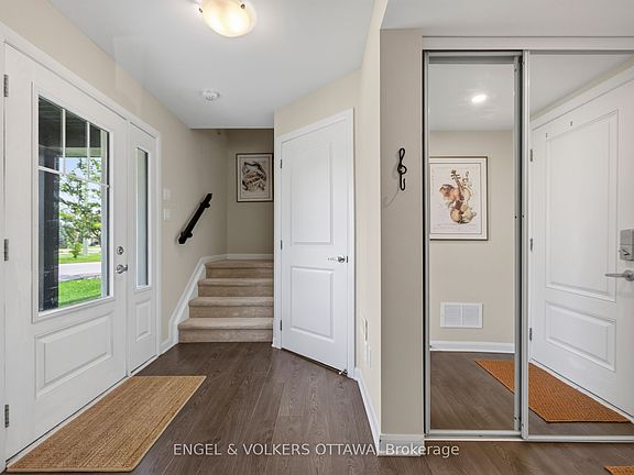 3rd image of 547 Clemency Cres