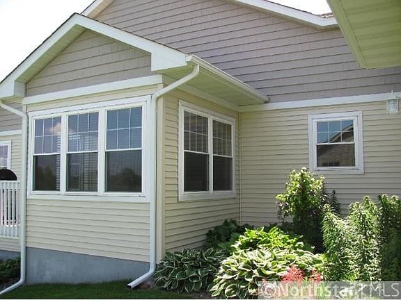 5th image of 725 Acacia Dr S