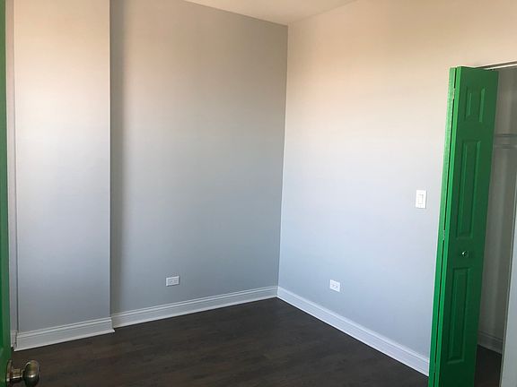 4th image of 1800 S Carpenter St #202