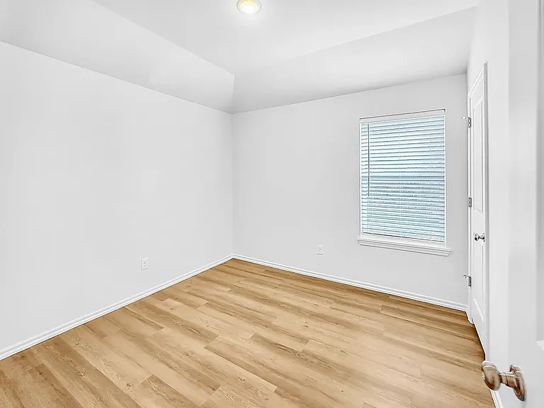 3307 S 23rd St — Photo 9