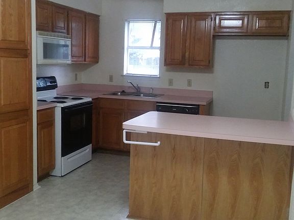 3rd image of 1119 Cherrytree Dr