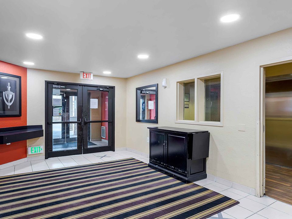 Lobby and Guest Check-in