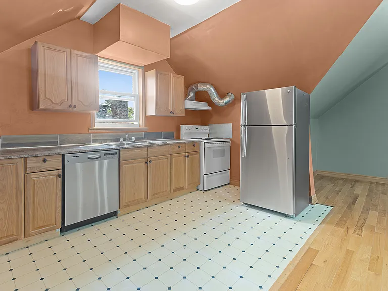 38 Marlborough Ave — Photo 3