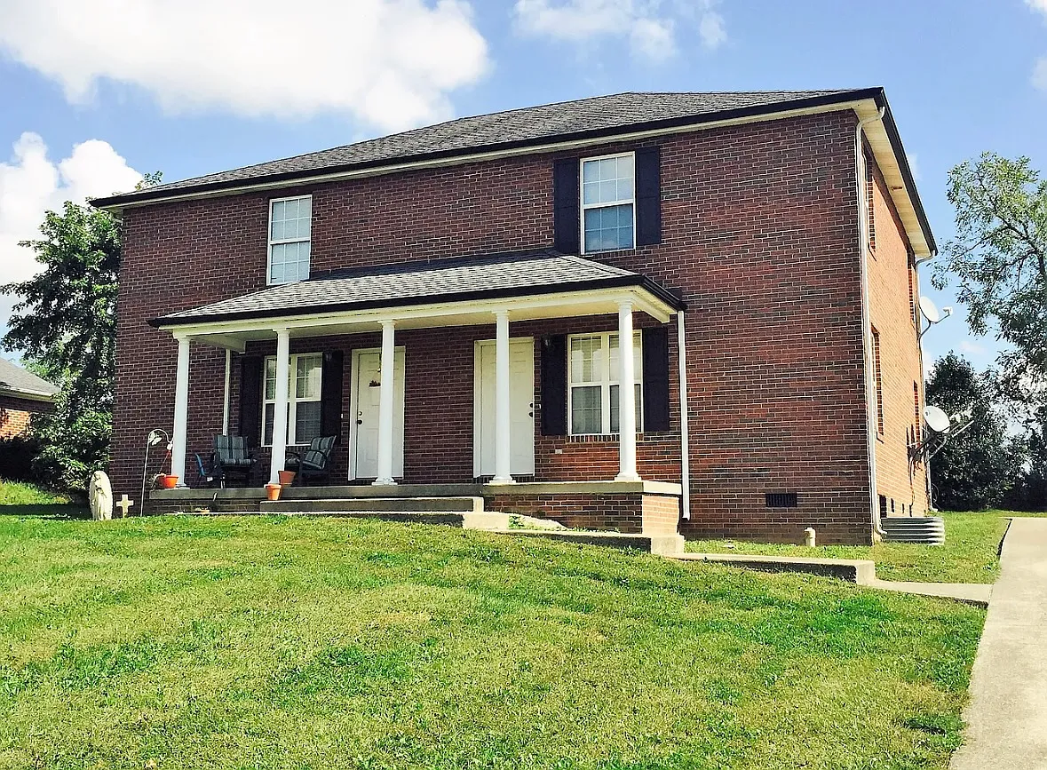 3 bed, 1252 sqft, $1,400 — Photo 1