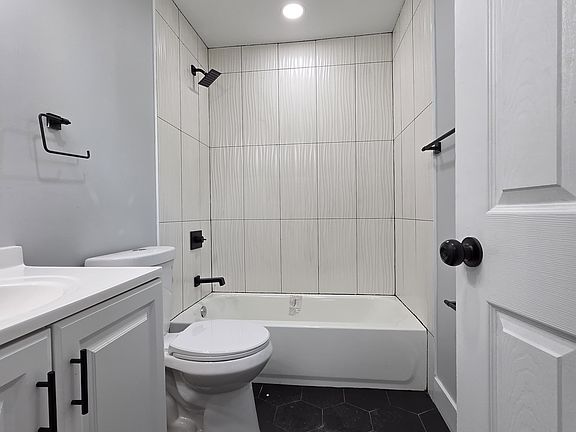 4th image of 2924 Limond Pl