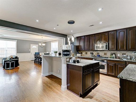 5th image of 9204 Sterling Gate Dr