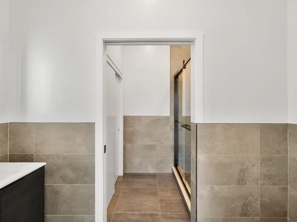 952 Broadway image 12 of 22