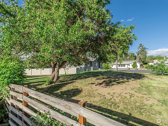5th image of 1410 N Capri Drive