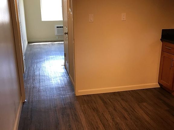 4th image of 3019 Jackson Ave APT E