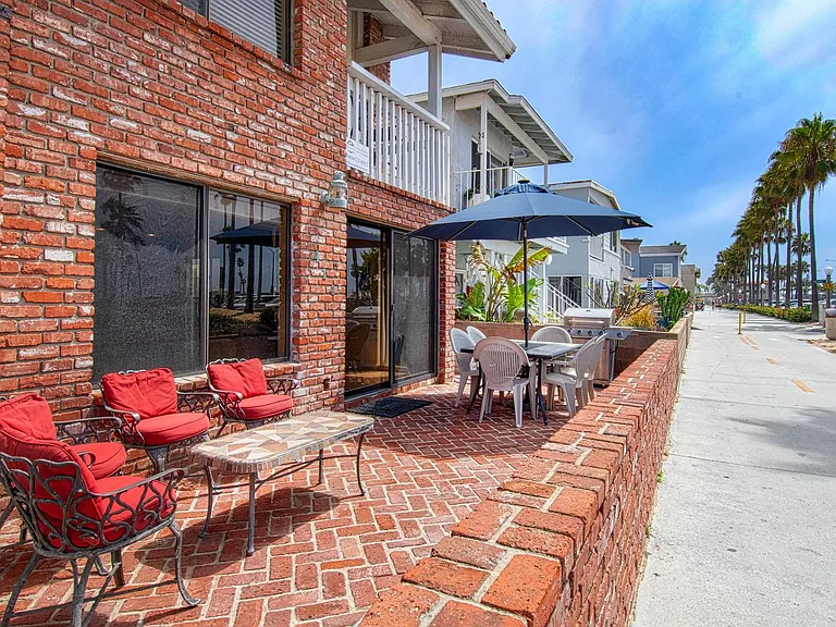 414 E Oceanfront — Photo 49