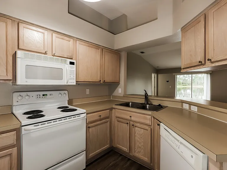 6415 Buckhead Ct — Photo 8