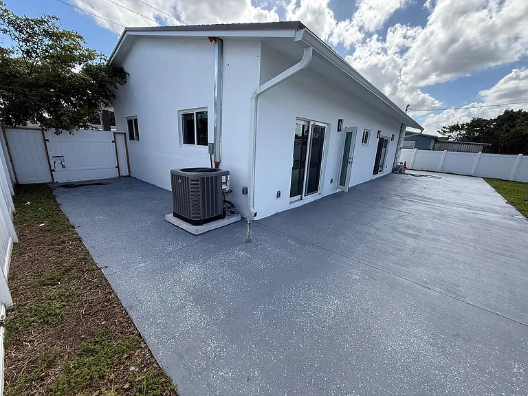 6319 Southgate Blvd — Photo 40