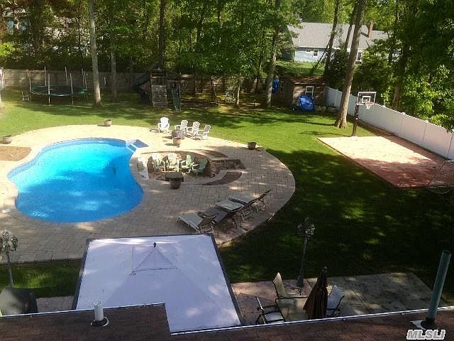 1st image of 6 Lynch Ln