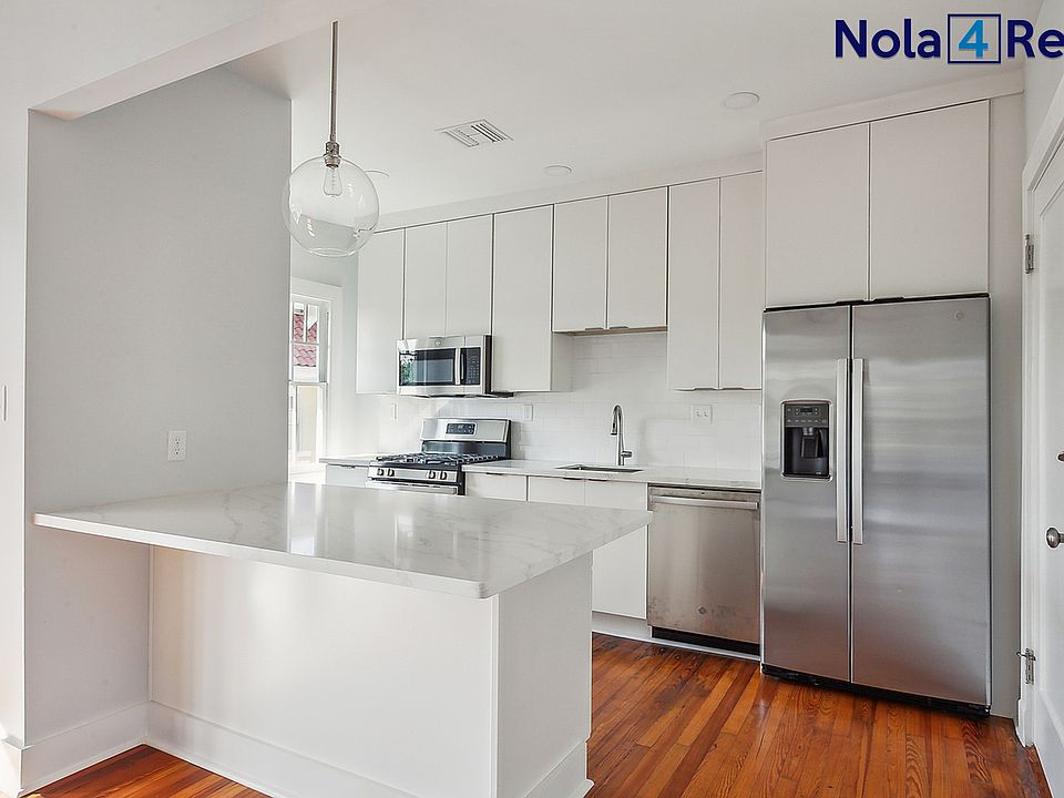 1st image of 7 Fontainebleau Dr