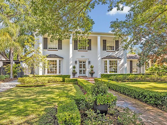 3rd image of 1211 Country Club Dr