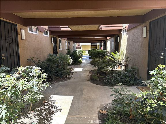 3rd image of 1030 W Macarthur Blvd APT 38