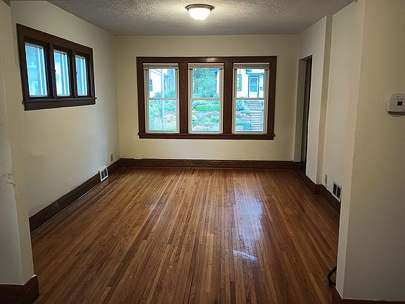 5th image of 3322 Russell Ave N