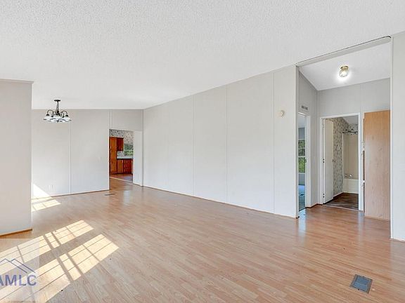 4th image of 226 Barn Road Cir