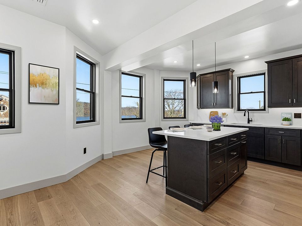 1st image of 388 Warburton Ave #3