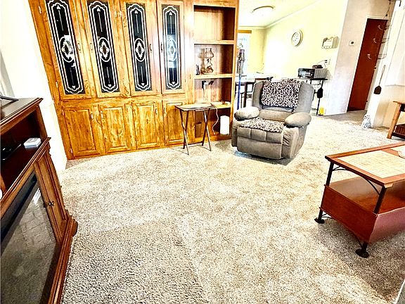 4th image of 111 Lauren Flynn Dr
