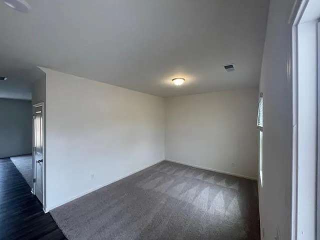 4 bed, 2.5 bath, 2095 sqft, $2,250 — Photo 4