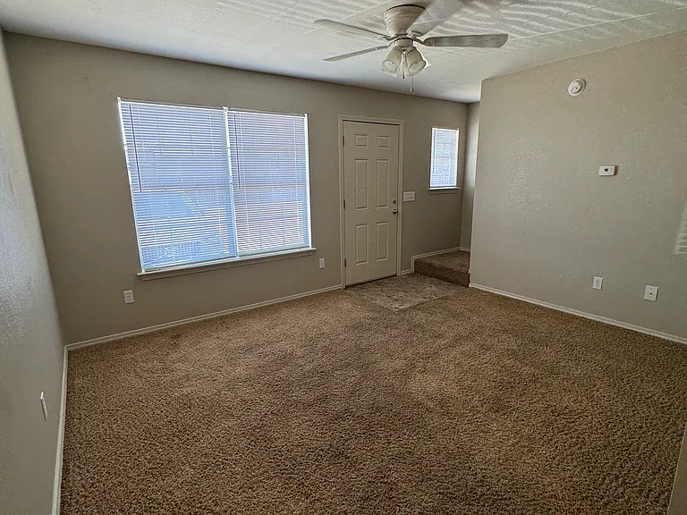 516 E Norris Dr — Photo 2