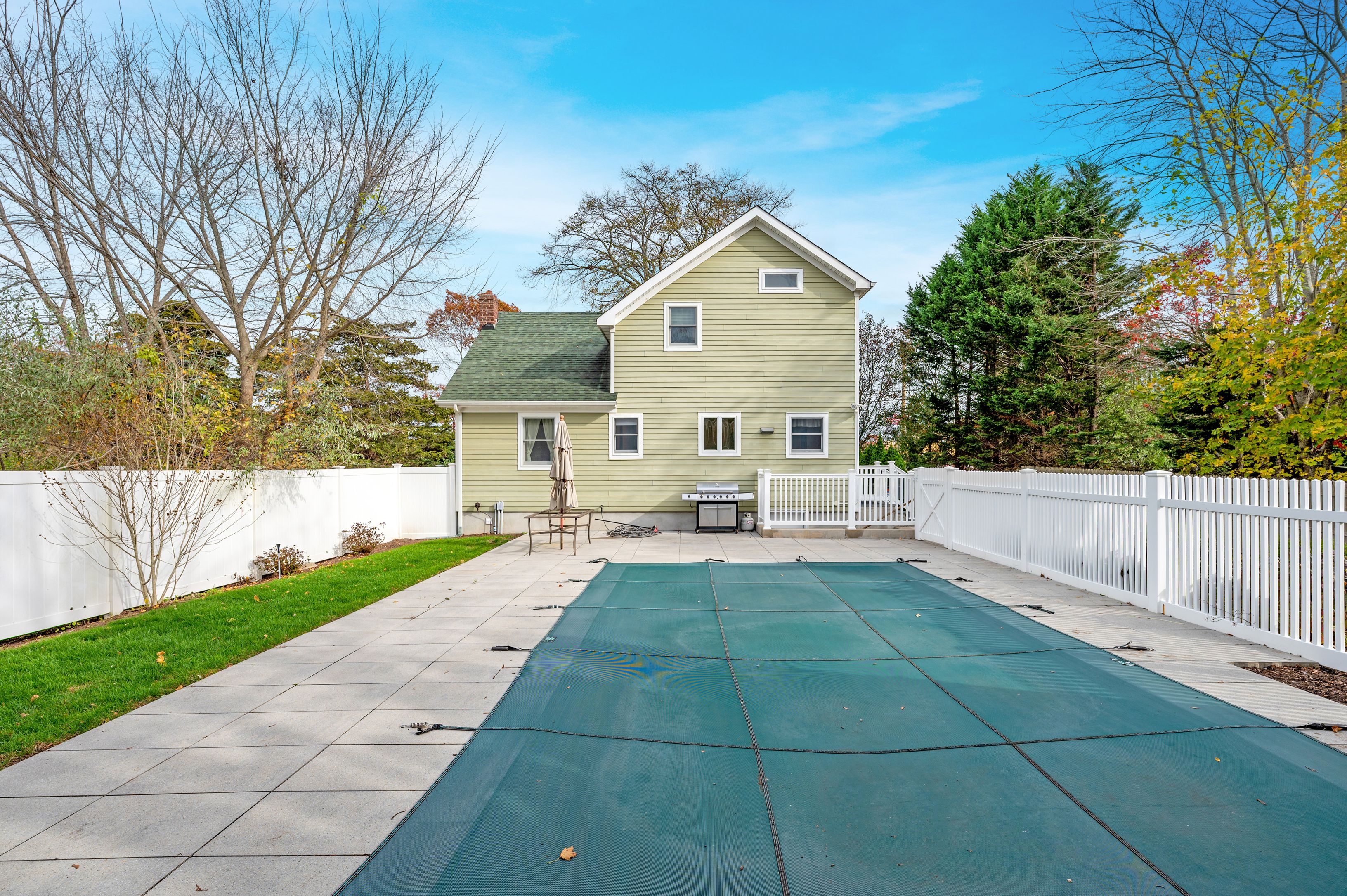 39 Depot Rd, Westhampton, NY 11977 Out East