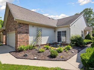 5290 S River Dr, Commerce Township, MI 48382