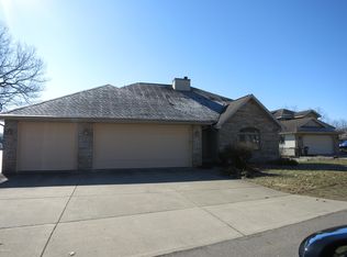 1106 N Eagle Lake Dr, Kalamazoo, MI 49009