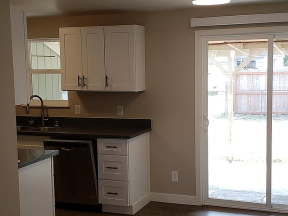 5th image of 1732 Bloomington Ave #1732