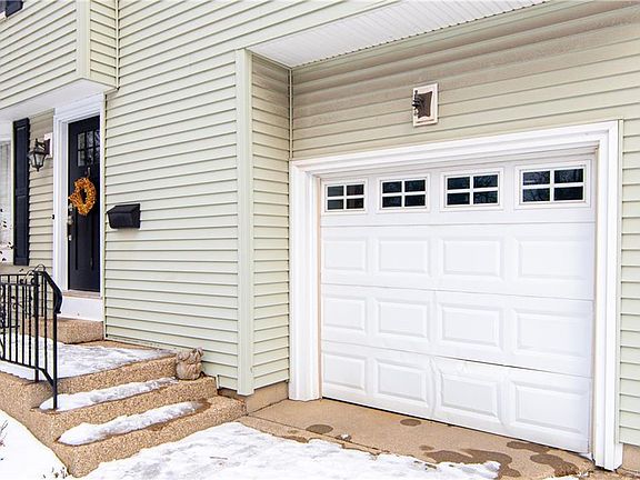 3rd image of 347 Cadman Dr