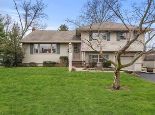 31 Mill Rd, Morris Plains, NJ 07950