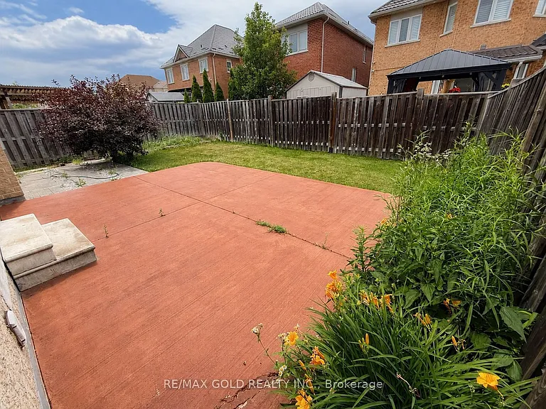 6 Stonemount Trl — Photo 32