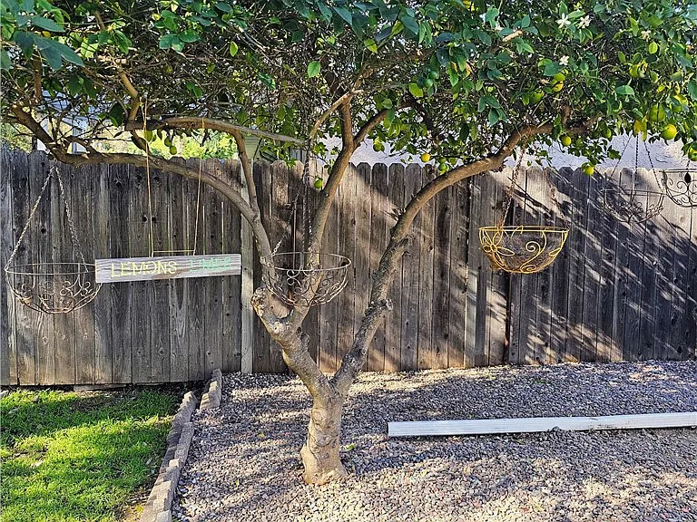 3953 Bayberry Dr — Photo 17