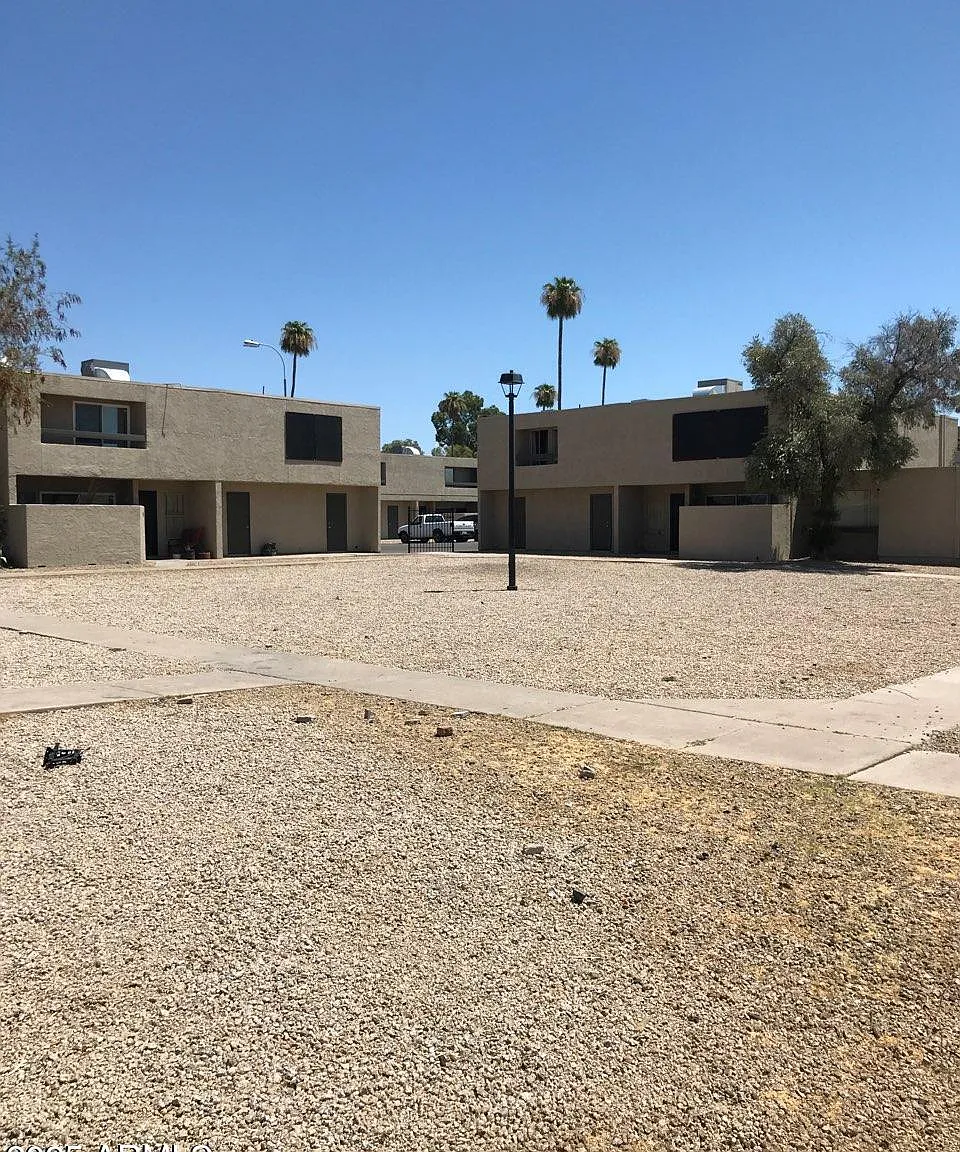 2 bed, 1.0 bath, 1036 sqft, $1,595 — Photo 1